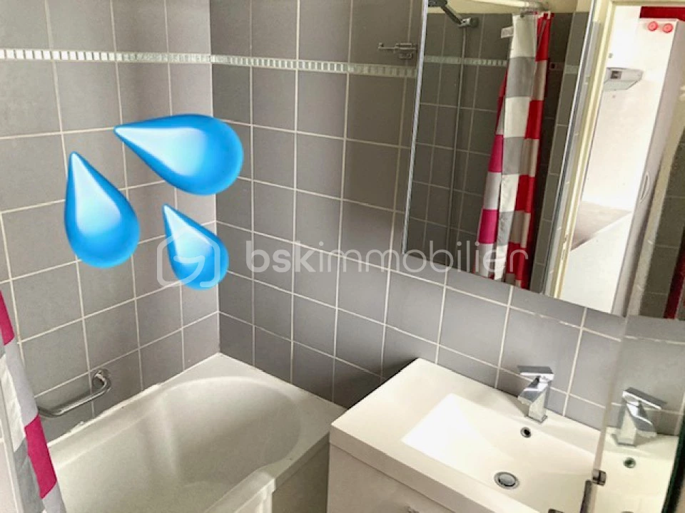 Maison de 133 m² - dejabrun salle de bain 1.jpg
