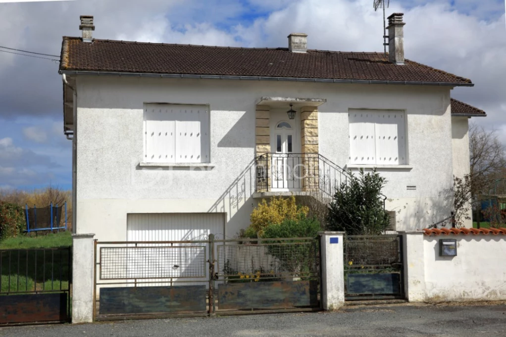 Vente Maison 94m² 6 Pièces à Brioux-sur-Boutonne (79170) - Bsk Immobilier